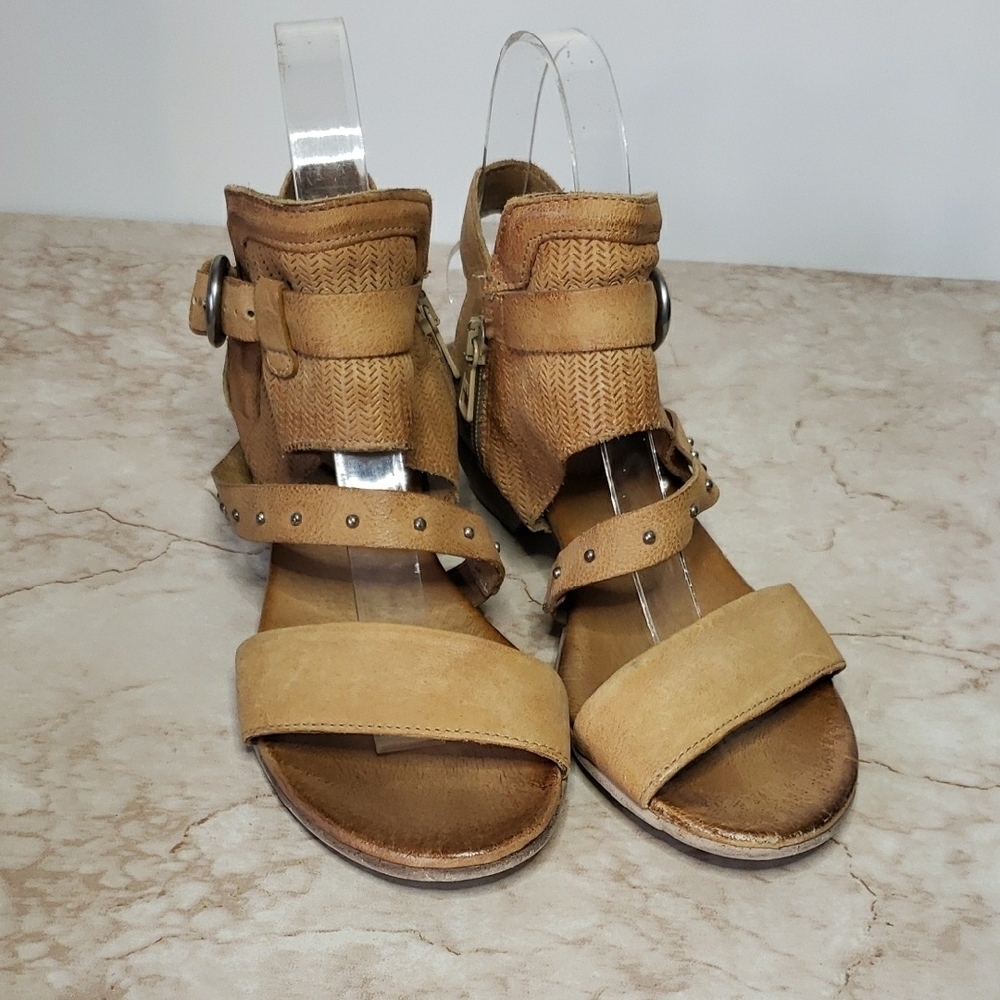 Stylish Tan Sandals for Women - Picture 2 of 7